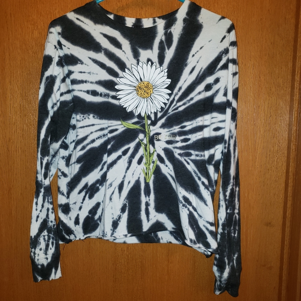Black/white tie dye tshirt "Be Kind"